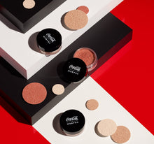 Load image into Gallery viewer, COCA-COLA X MORPHE GLOWING PLACES LOOSE HIGHLIGHTER - SERVE SPARKLING
